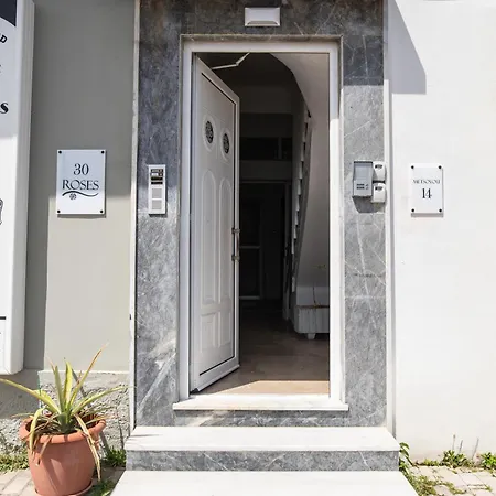 30 Roses Apartment