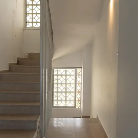 Apartment 30 Roses *