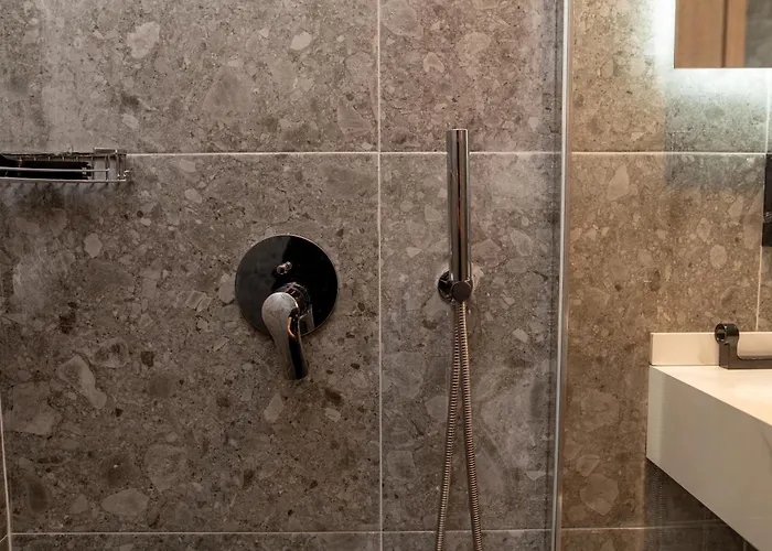 30 Roses Grey بلدة كوس